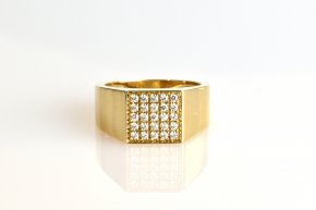 Anello chevalière quadrato